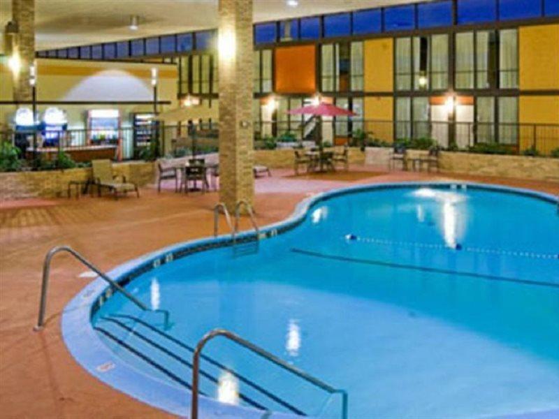 Wyndham Garden Oklahoma City Resort & Conference Hotel Near Airport, Fairgrounds Paycom & I40 Екстериор снимка