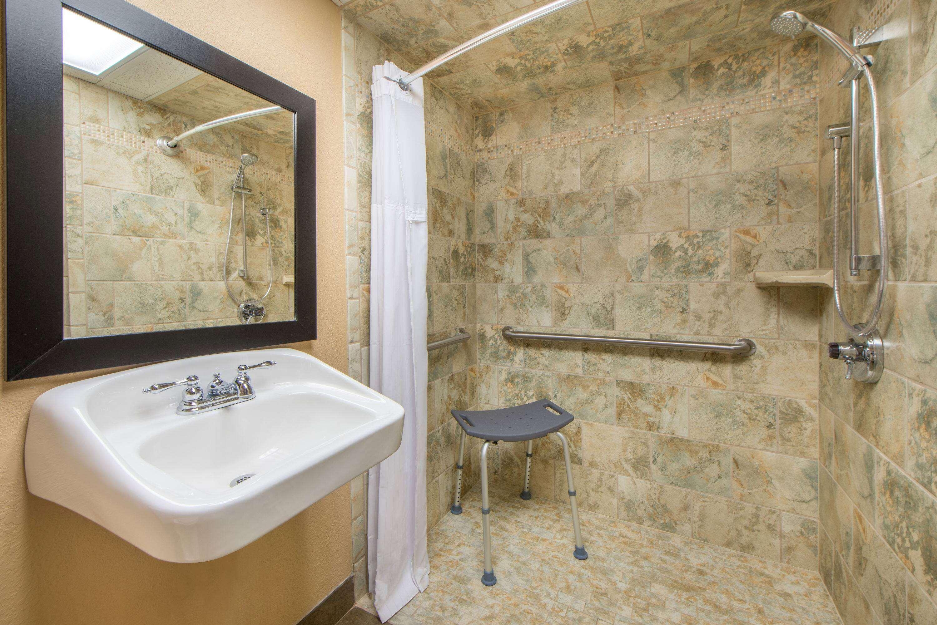Wyndham Garden Oklahoma City Resort & Conference Hotel Near Airport, Fairgrounds Paycom & I40 Екстериор снимка