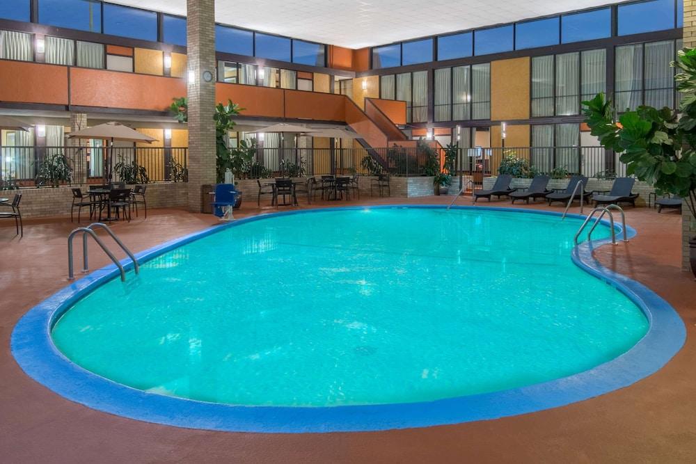 Wyndham Garden Oklahoma City Resort & Conference Hotel Near Airport, Fairgrounds Paycom & I40 Екстериор снимка
