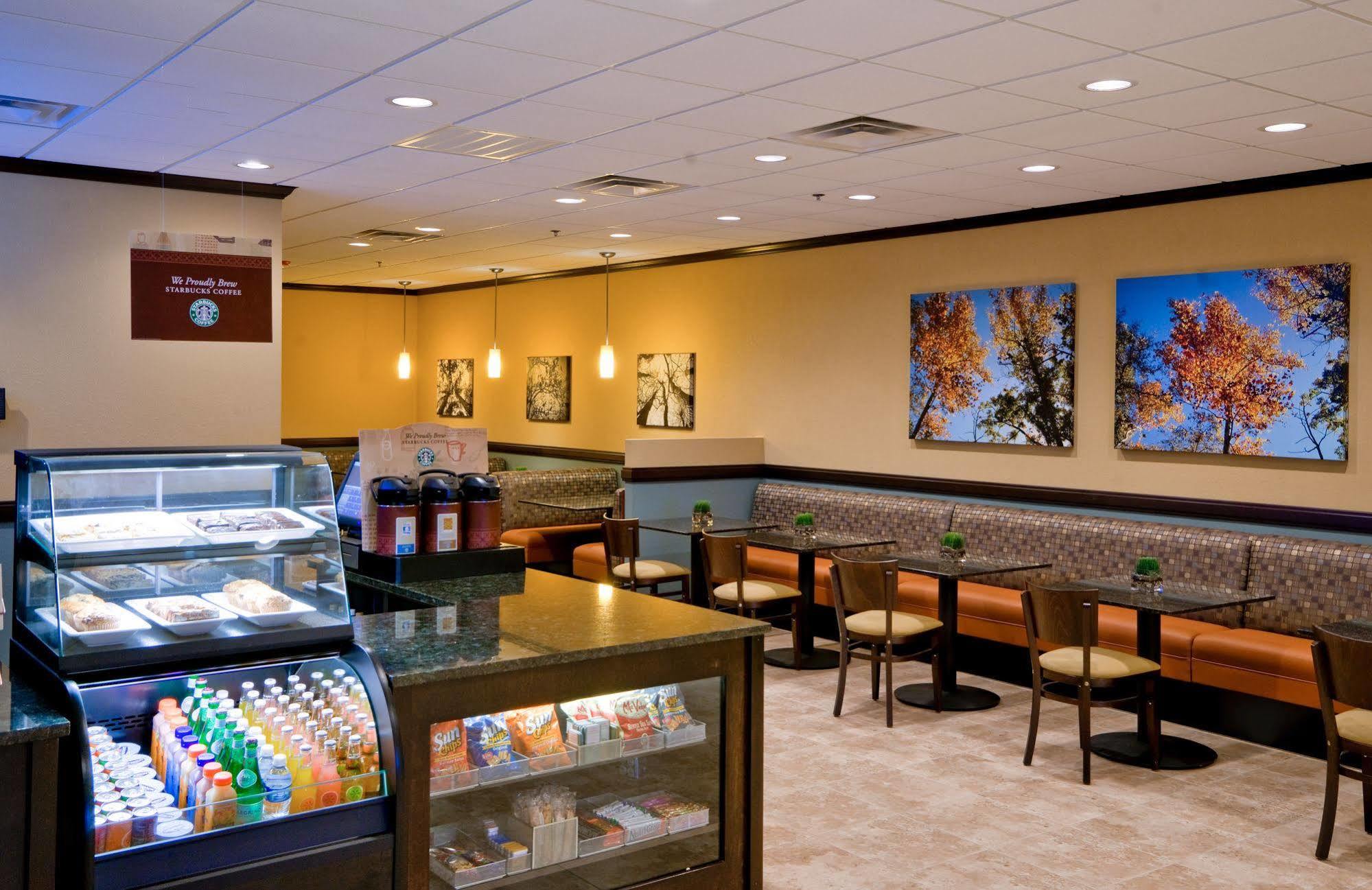 Wyndham Garden Oklahoma City Resort & Conference Hotel Near Airport, Fairgrounds Paycom & I40 Ресторант снимка