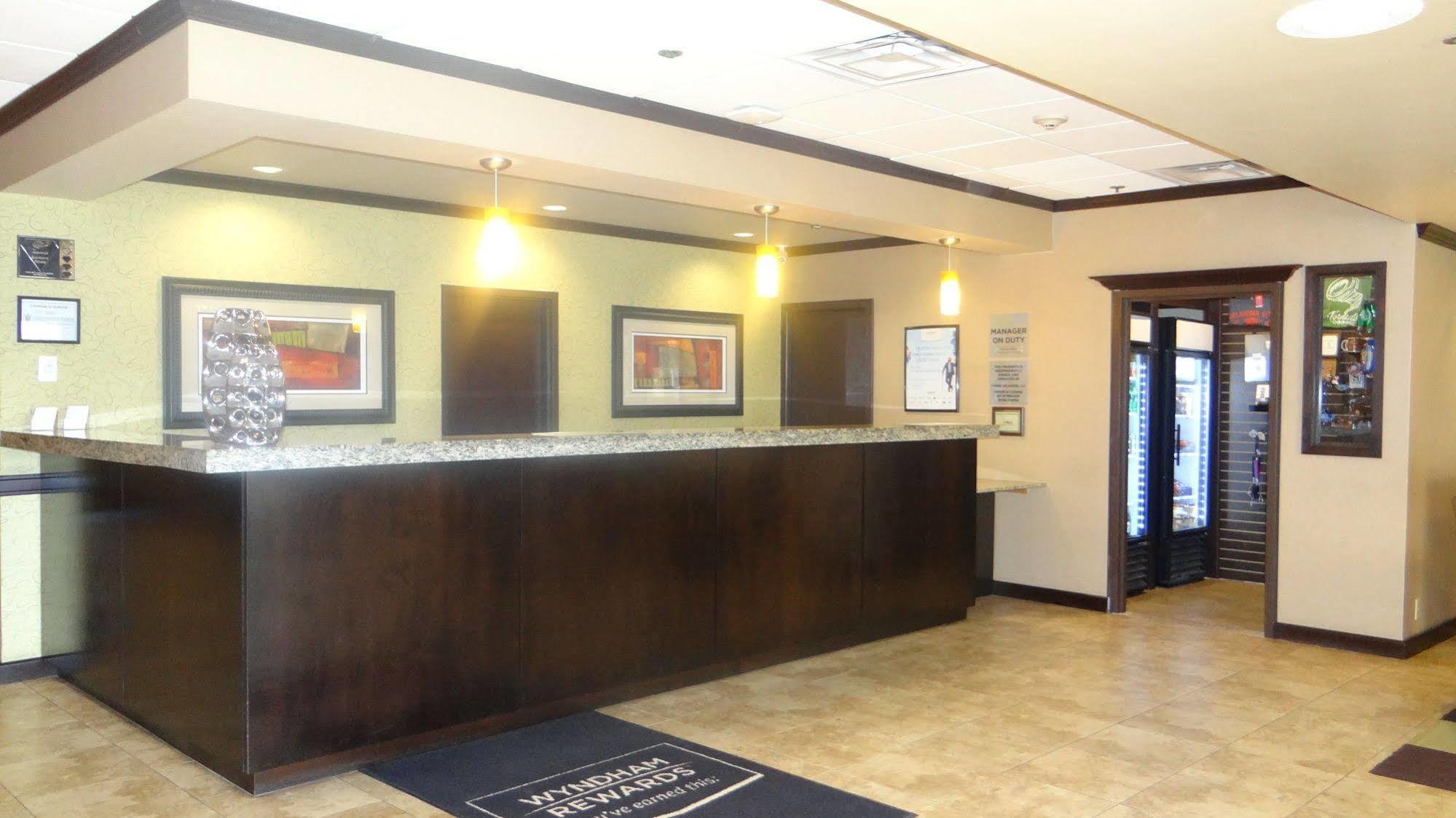 Wyndham Garden Oklahoma City Resort & Conference Hotel Near Airport, Fairgrounds Paycom & I40 Екстериор снимка