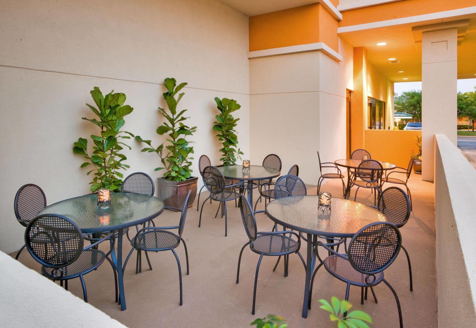 Wyndham Garden Oklahoma City Resort & Conference Hotel Near Airport, Fairgrounds Paycom & I40 Екстериор снимка