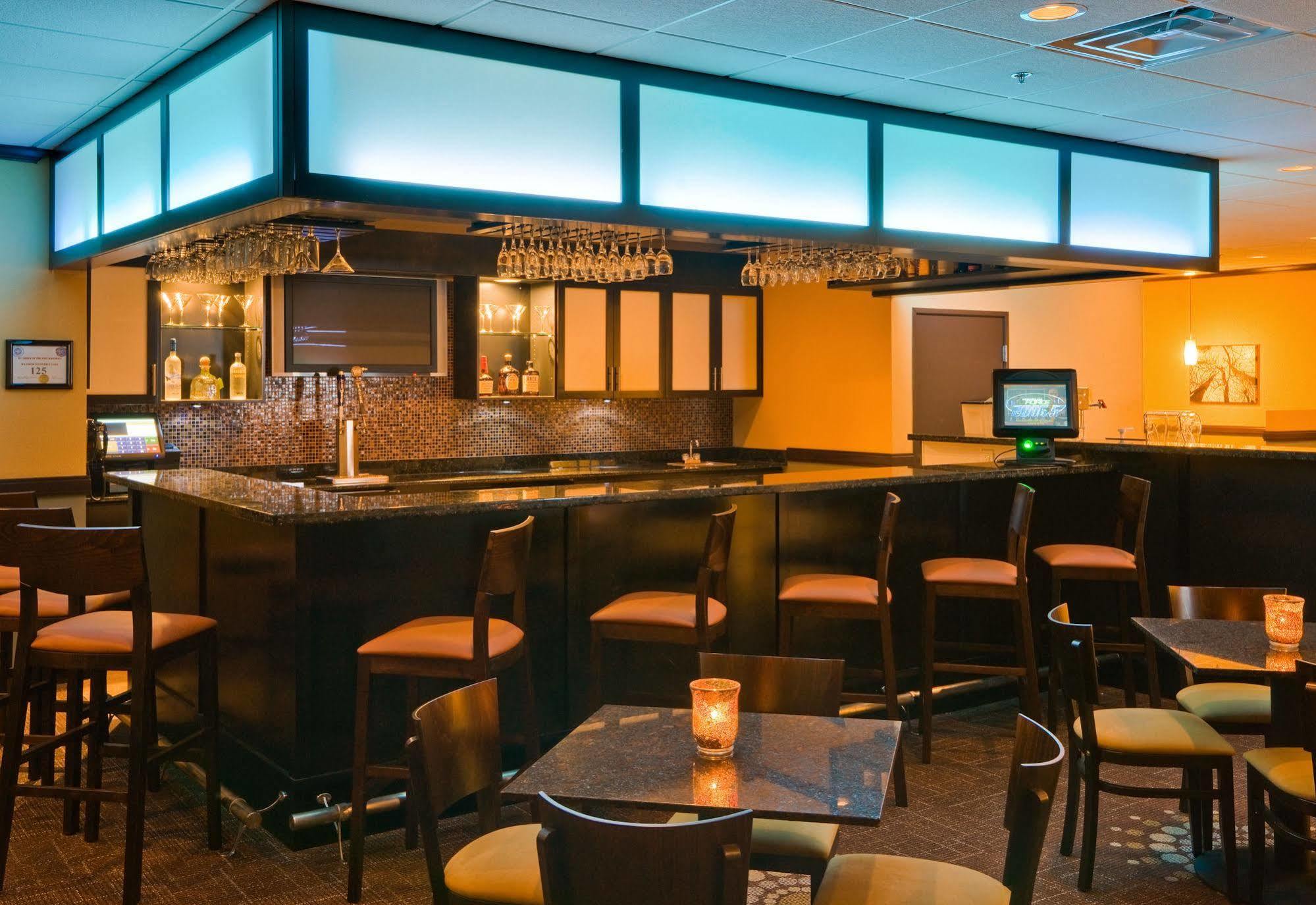 Wyndham Garden Oklahoma City Resort & Conference Hotel Near Airport, Fairgrounds Paycom & I40 Ресторант снимка