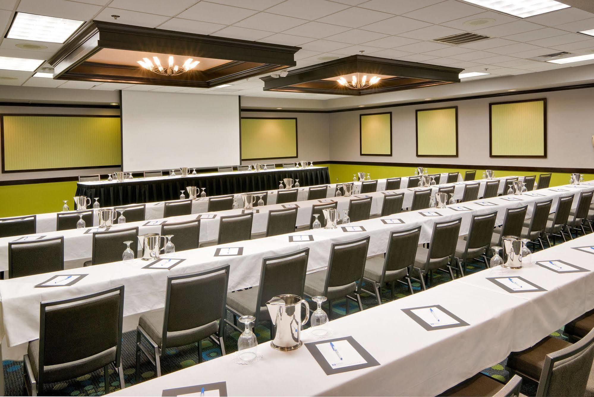 Wyndham Garden Oklahoma City Resort & Conference Hotel Near Airport, Fairgrounds Paycom & I40 Екстериор снимка