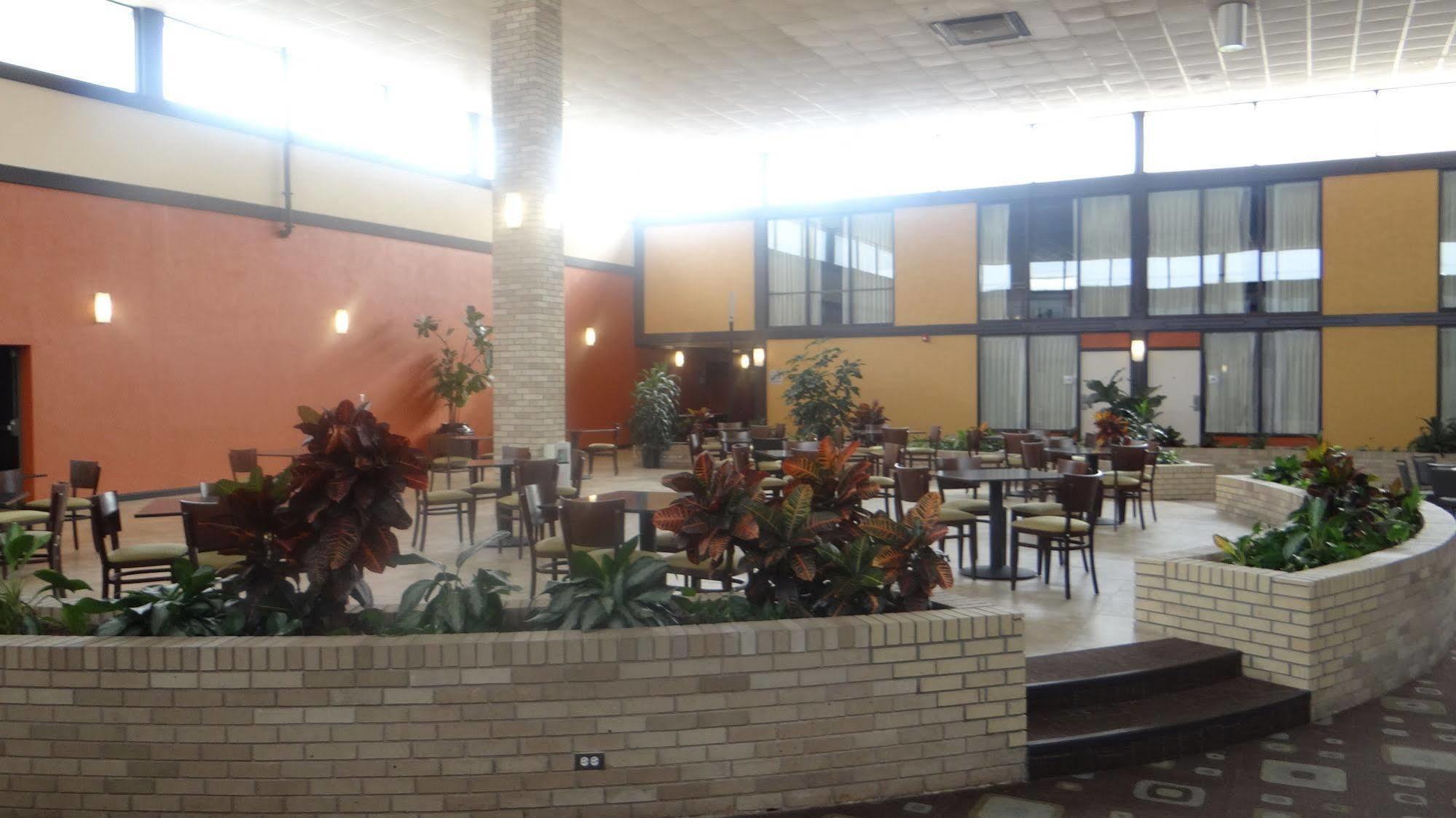 Wyndham Garden Oklahoma City Resort & Conference Hotel Near Airport, Fairgrounds Paycom & I40 Екстериор снимка